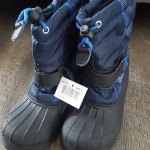 Boys snow boots NWT